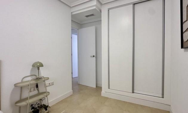Sale - Apartment / flat -
Torrevieja - Torrevieja - Centre