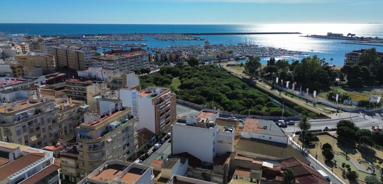 Sale - Apartment / flat -
Torrevieja - Torrevieja - Centre