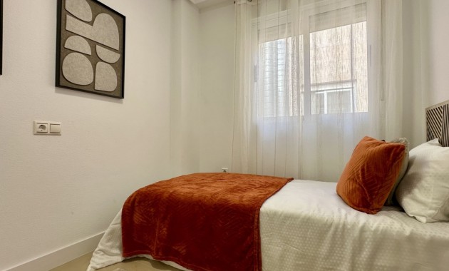Sale - Apartment / flat -
Torrevieja - Torrevieja - Centre