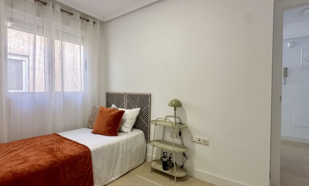 Sale - Apartment / flat -
Torrevieja - Torrevieja - Centre