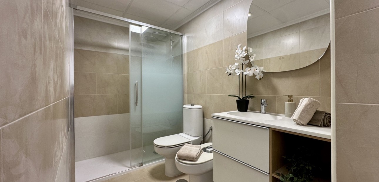 Sale - Apartment / flat -
Torrevieja - Torrevieja - Centre