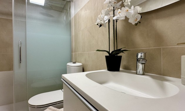 Sale - Apartment / flat -
Torrevieja - Torrevieja - Centre