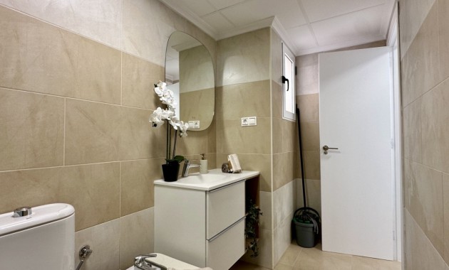 Sale - Apartment / flat -
Torrevieja - Torrevieja - Centre