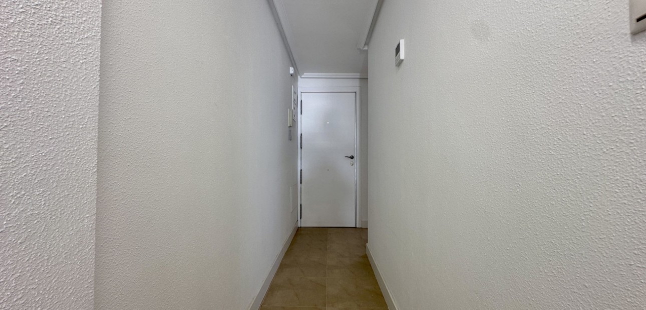 Sale - Apartment / flat -
Torrevieja - Torrevieja - Centre