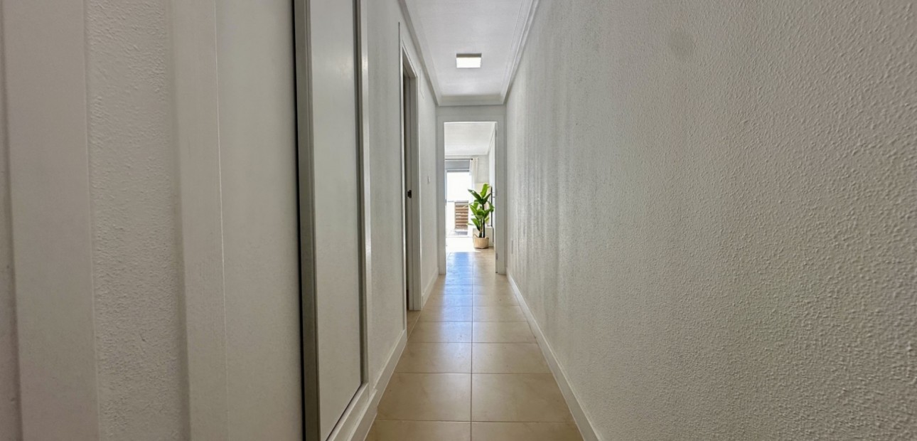 Sale - Apartment / flat -
Torrevieja - Torrevieja - Centre