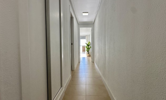 Sale - Apartment / flat -
Torrevieja - Torrevieja - Centre
