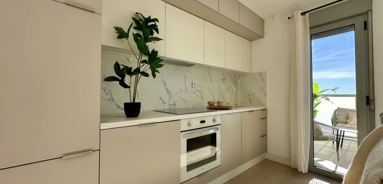 Sale - Apartment / flat -
Torrevieja - Torrevieja - Centre