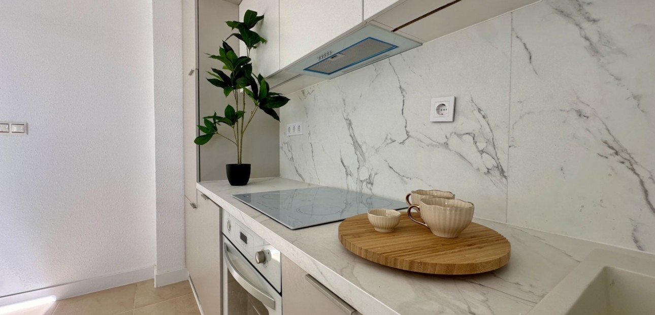 Sale - Apartment / flat -
Torrevieja - Torrevieja - Centre