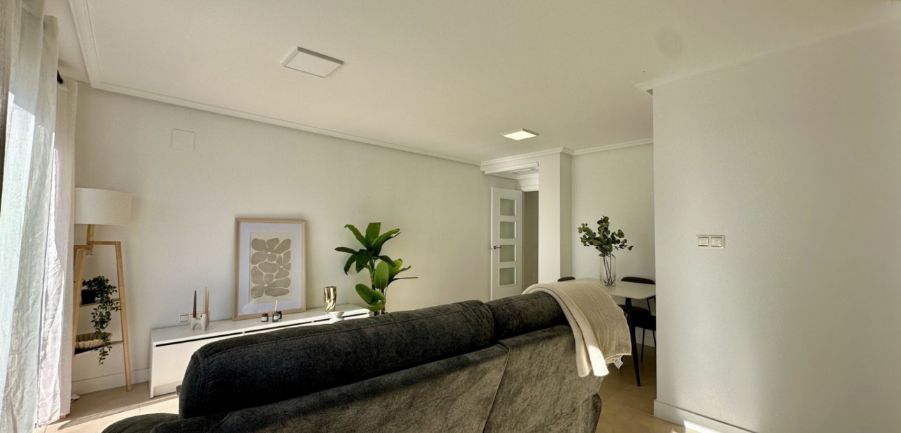 Sale - Apartment / flat -
Torrevieja - Torrevieja - Centre