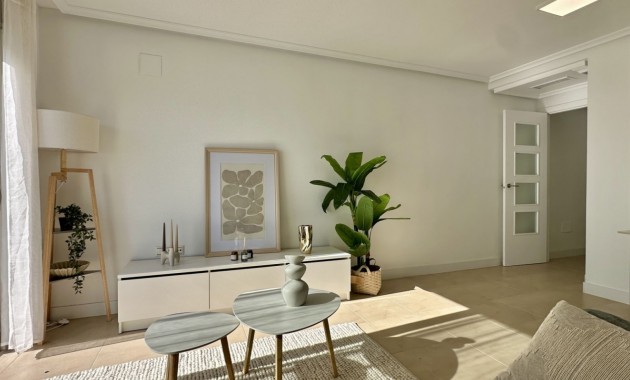 Sale - Apartment / flat -
Torrevieja - Torrevieja - Centre