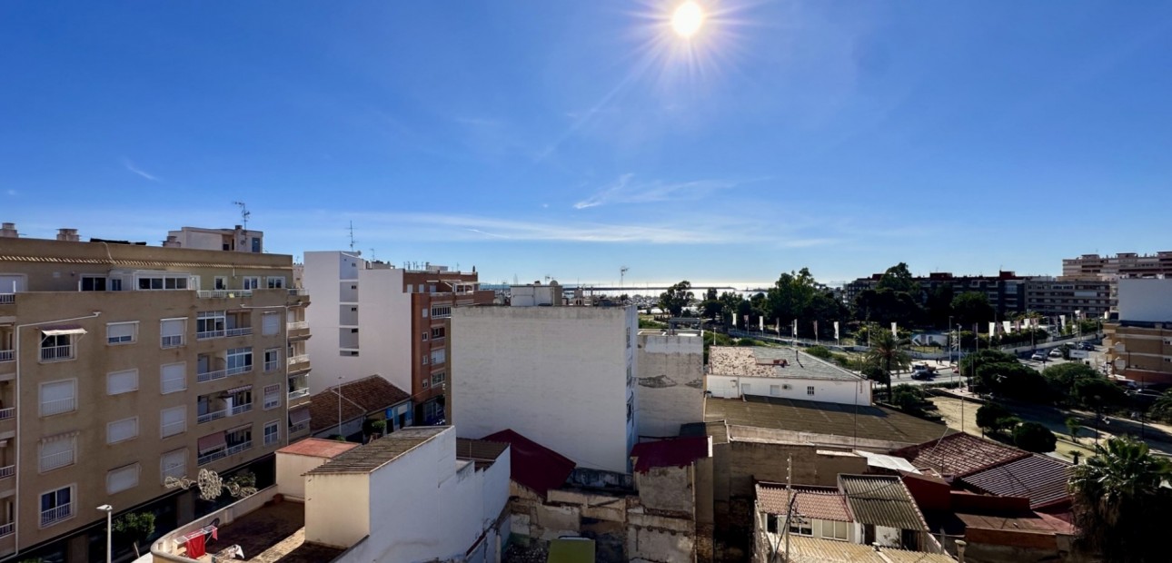 Sale - Apartment / flat -
Torrevieja - Torrevieja - Centre