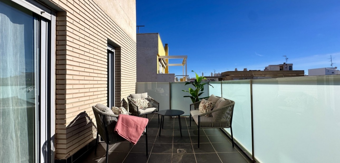 Sale - Apartment / flat -
Torrevieja - Torrevieja - Centre