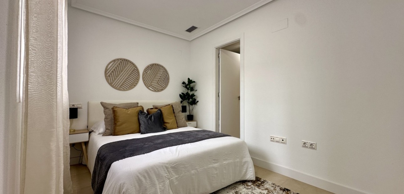 Sale - Apartment / flat -
Torrevieja - Torrevieja - Centre