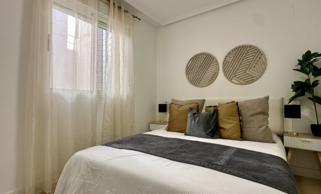Sale - Apartment / flat -
Torrevieja - Torrevieja - Centre