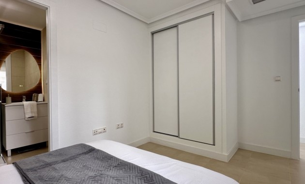 Sale - Apartment / flat -
Torrevieja - Torrevieja - Centre