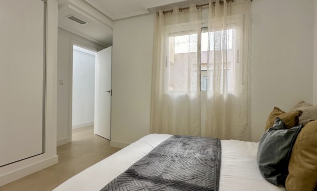 Sale - Apartment / flat -
Torrevieja - Torrevieja - Centre