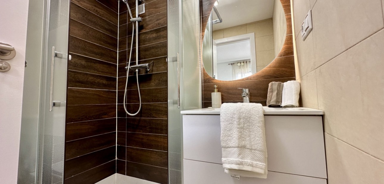Sale - Apartment / flat -
Torrevieja - Torrevieja - Centre