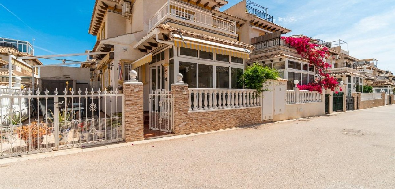 Sale - Terraced house -
Orihuela Costa - Playa Flamenca