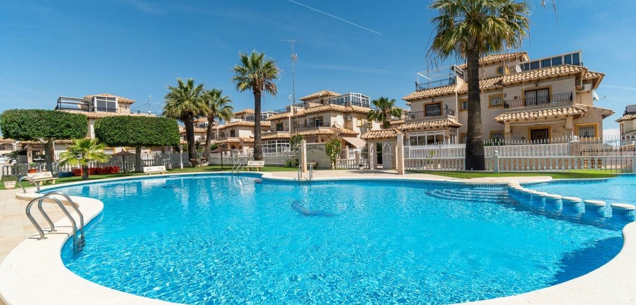 Sale - Terraced house -
Orihuela Costa - Playa Flamenca