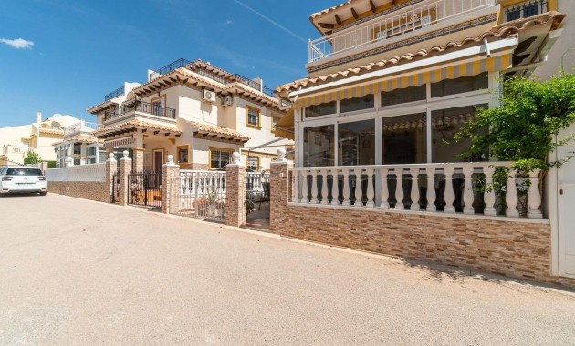 Sale - Terraced house -
Orihuela Costa - Playa Flamenca