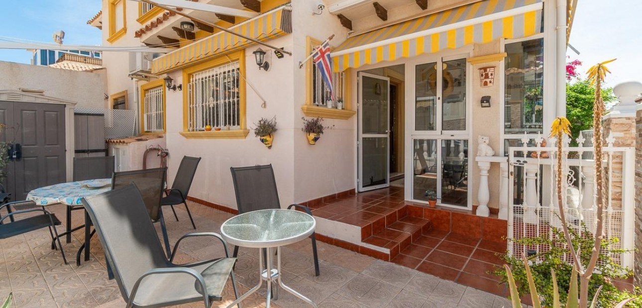 Sale - Terraced house -
Orihuela Costa - Playa Flamenca