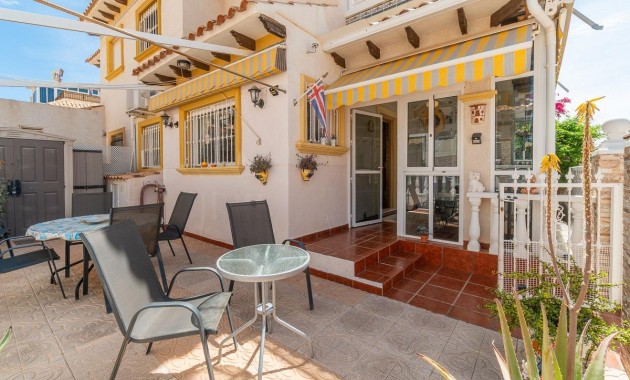 Sale - Terraced house -
Orihuela Costa - Playa Flamenca