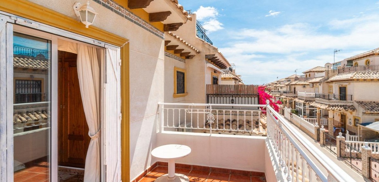 Sale - Terraced house -
Orihuela Costa - Playa Flamenca