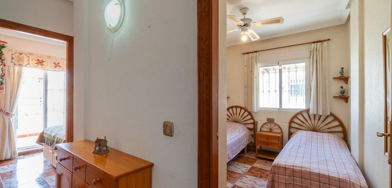 Sale - Terraced house -
Orihuela Costa - Playa Flamenca