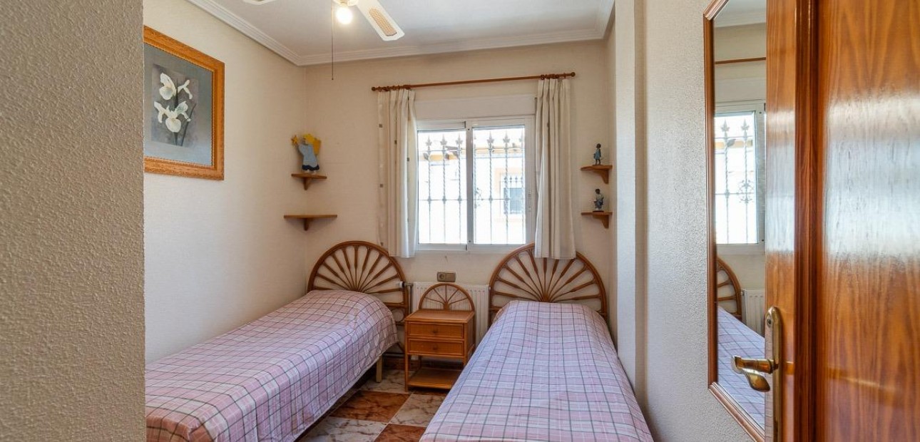 Sale - Terraced house -
Orihuela Costa - Playa Flamenca