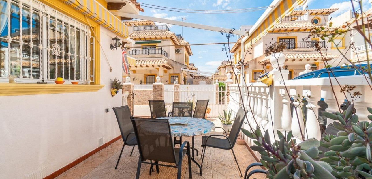 Sale - Terraced house -
Orihuela Costa - Playa Flamenca