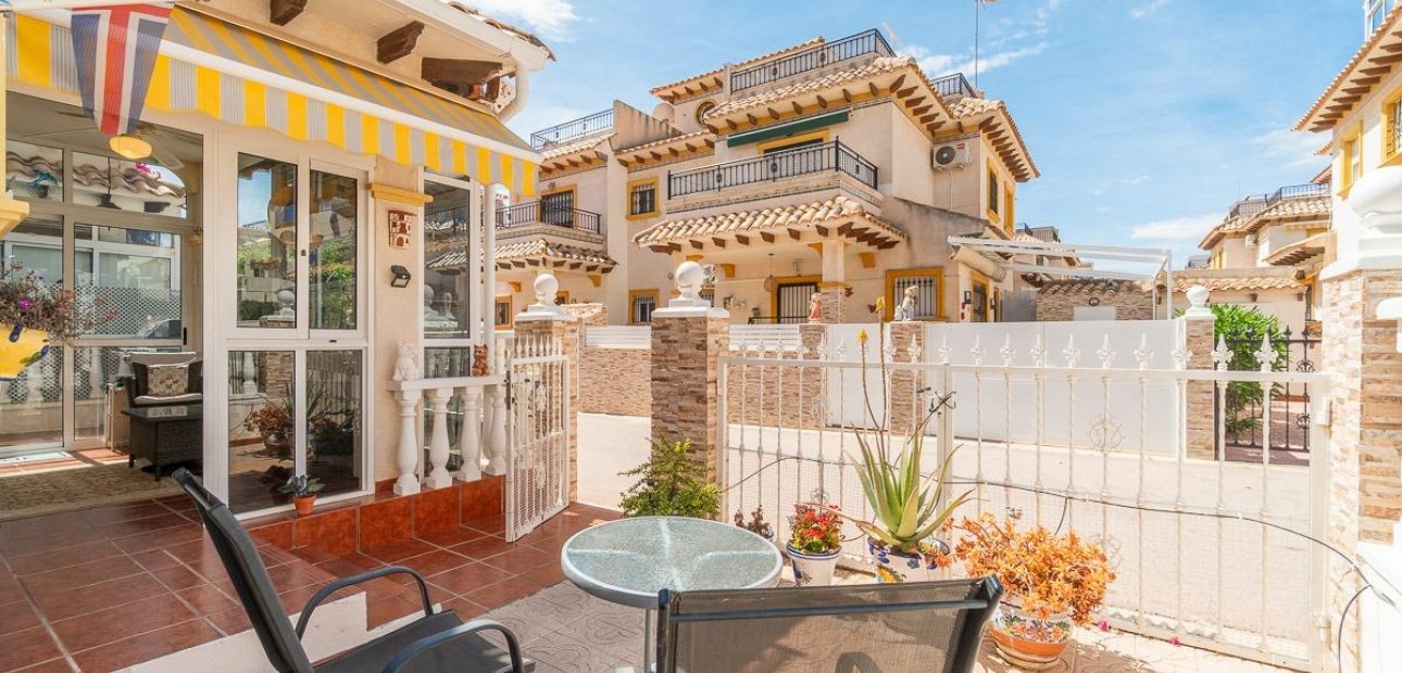 Sale - Terraced house -
Orihuela Costa - Playa Flamenca