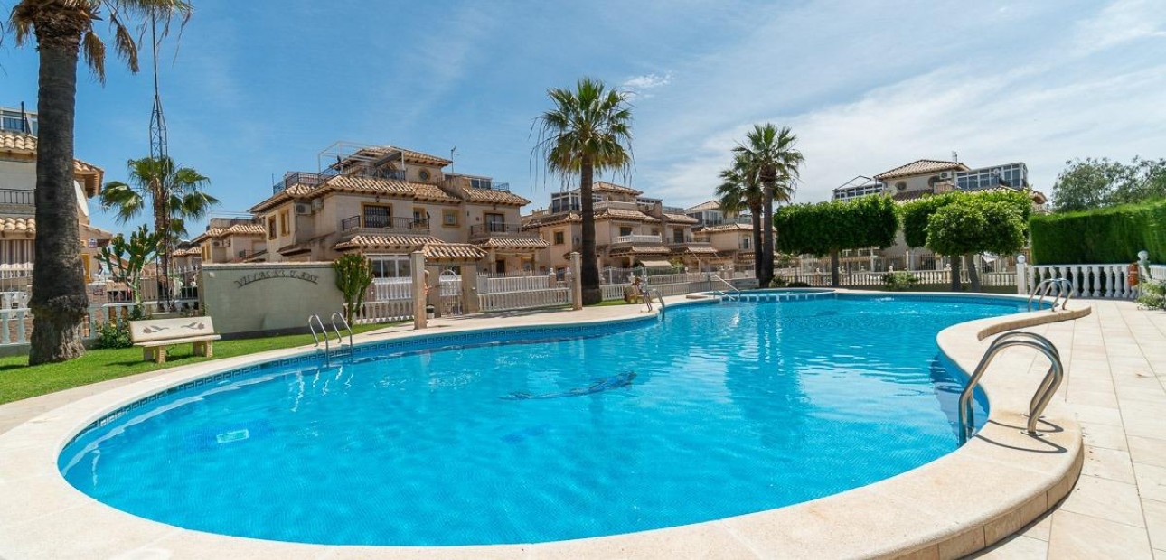 Sale - Terraced house -
Orihuela Costa - Playa Flamenca
