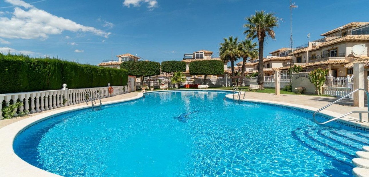 Sale - Terraced house -
Orihuela Costa - Playa Flamenca