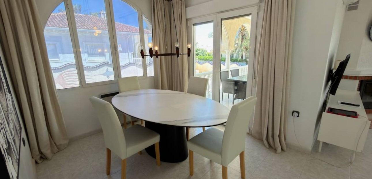 Sale - Villa -
Ciudad Quesada - Urbanizaciones