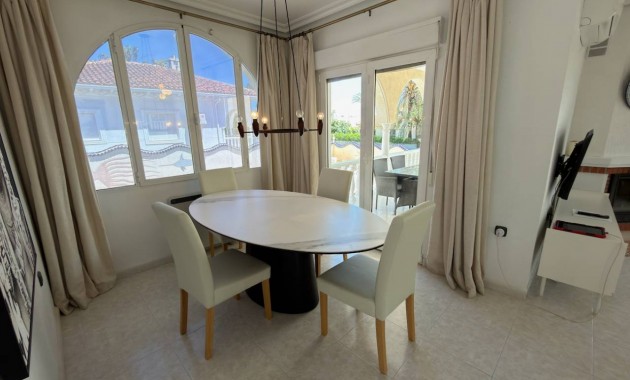 Sale - Villa -
Ciudad Quesada - Urbanizaciones