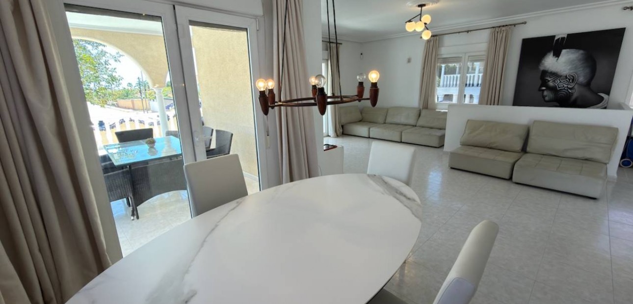 Sale - Villa -
Ciudad Quesada - Urbanizaciones