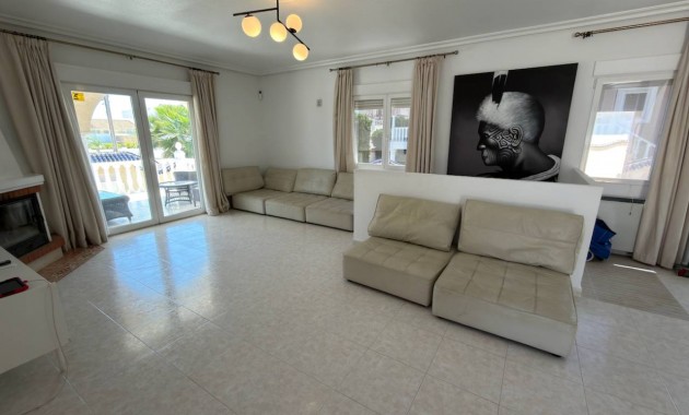 Sale - Villa -
Ciudad Quesada - Urbanizaciones
