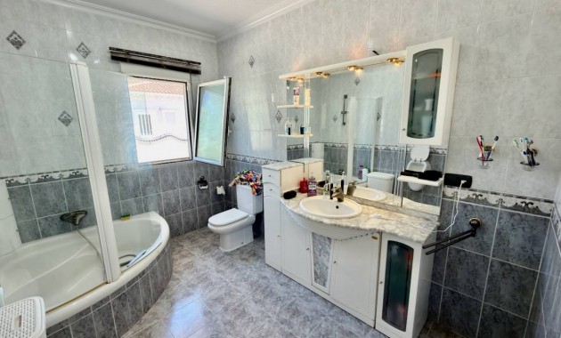 Sale - Villa -
Ciudad Quesada - Urbanizaciones