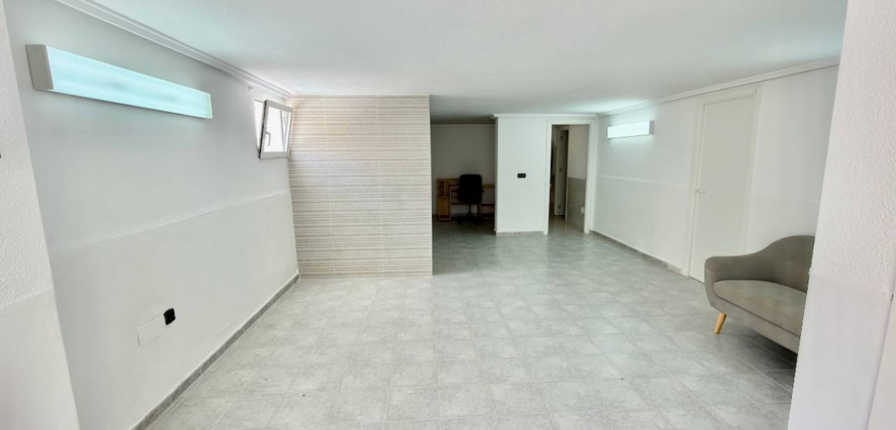 Sale - Villa -
Ciudad Quesada - Urbanizaciones