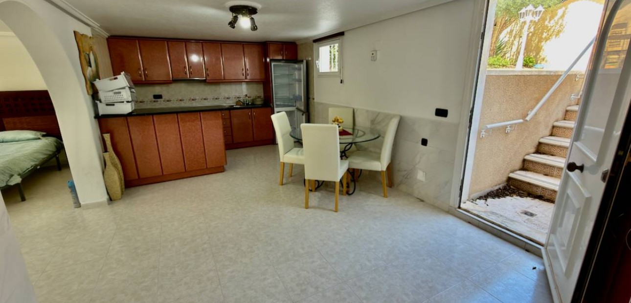Sale - Villa -
Ciudad Quesada - Urbanizaciones