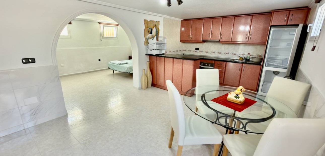 Sale - Villa -
Ciudad Quesada - Urbanizaciones