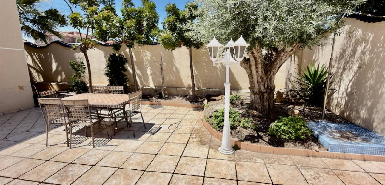 Sale - Villa -
Ciudad Quesada - Urbanizaciones