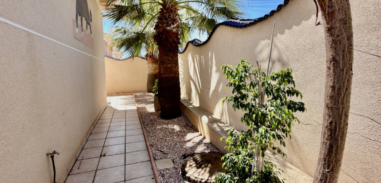 Sale - Villa -
Ciudad Quesada - Urbanizaciones