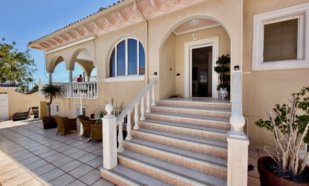 Sale - Villa -
Ciudad Quesada - Urbanizaciones