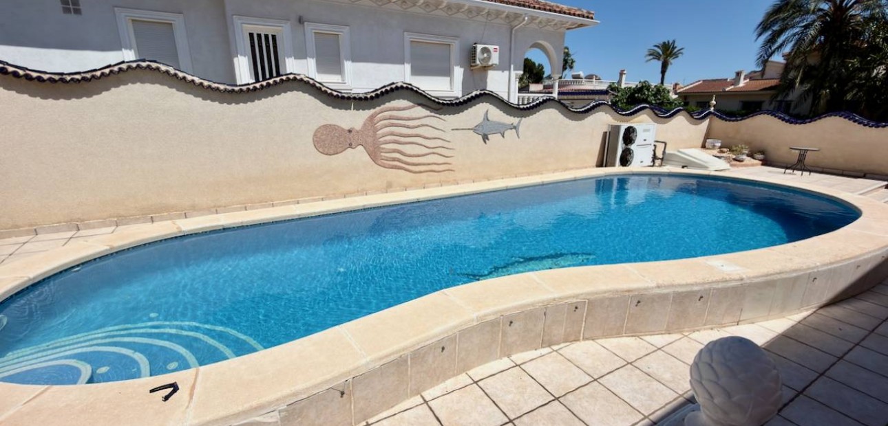 Sale - Villa -
Ciudad Quesada - Urbanizaciones