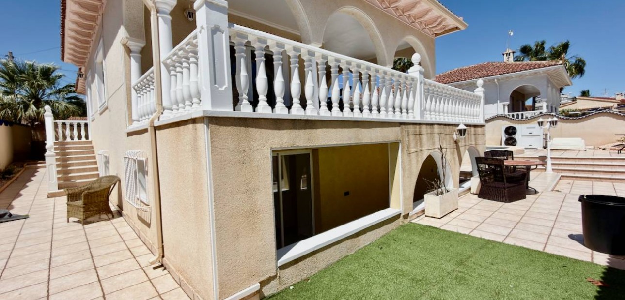 Sale - Villa -
Ciudad Quesada - Urbanizaciones