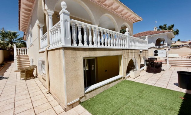 Sale - Villa -
Ciudad Quesada - Urbanizaciones