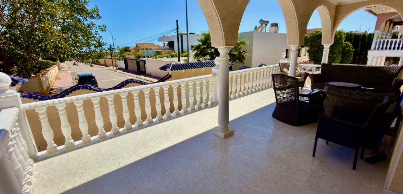 Sale - Villa -
Ciudad Quesada - Urbanizaciones