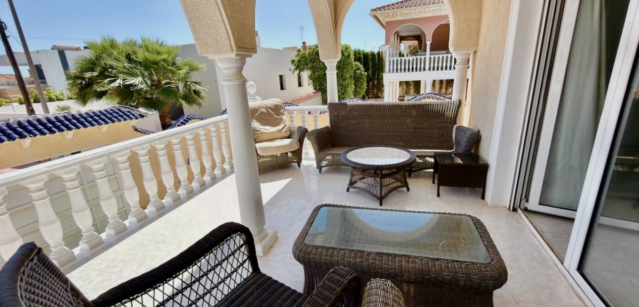 Sale - Villa -
Ciudad Quesada - Urbanizaciones