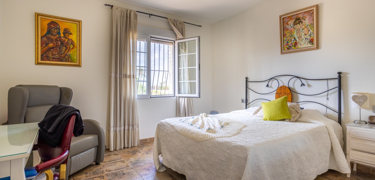 Herverkoop - Detached Villa -
Elche - La Hoya